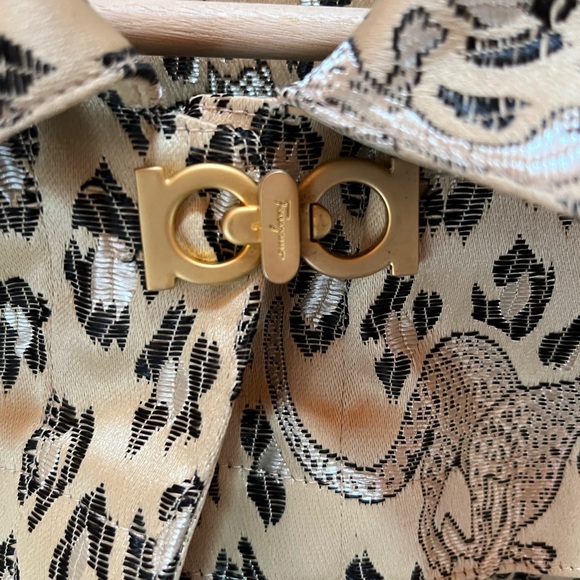 **SOLD** Vintage Salvatore Ferragamo Coat - Picture 3 of 12